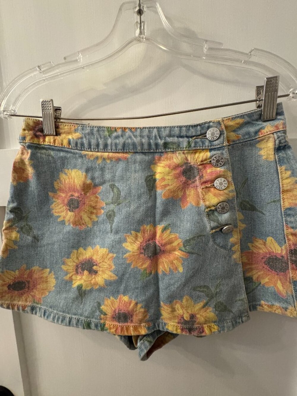 Urban outfitters Skort Shorts in Size 27 in Sunflowers Denim